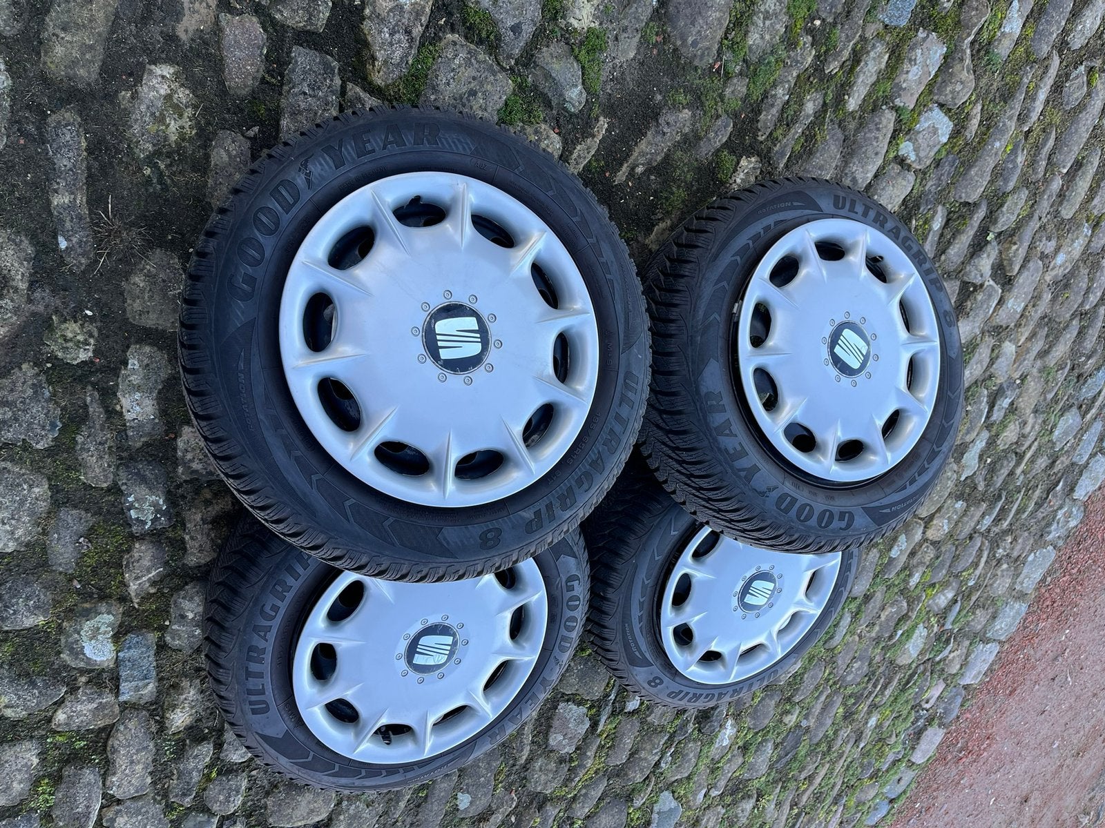 4 winterbanden seat leon, Auto-onderdelen, Ophalen, Gebruikt, 15 inch, Banden en Velgen