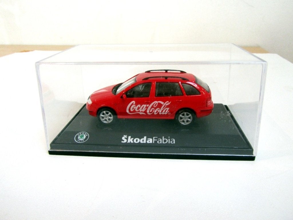 Skoda Fabia Combi 2000-2006 Coca-Cola + boîte (Abrex 1:43), Enlèvement ou Envoi, Neuf, Voiture, Autres marques