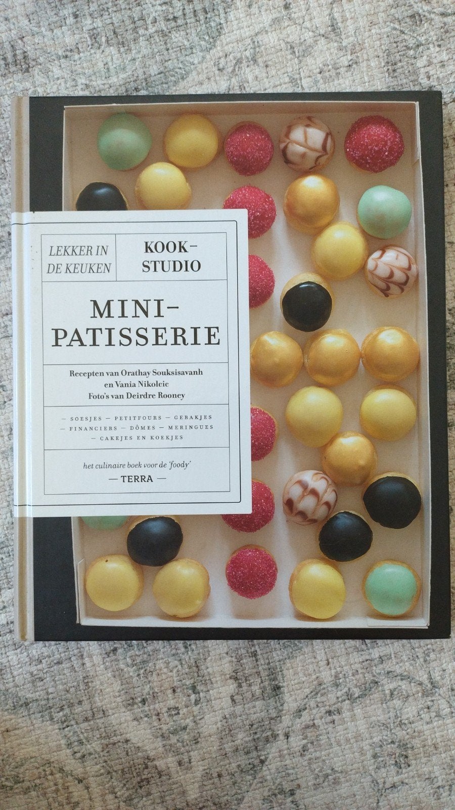 Orahay Souksisavanh - Mini-pâtisserie, Enlèvement ou Envoi, Orathay Souksisavanh; Vania Nikolcic