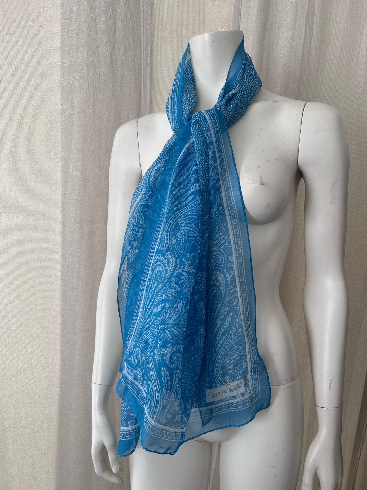 Diane Von Furstenberg foulard echarpe, Vêtements | Femmes, Bonnets, Écharpes & Gants, Enlèvement ou Envoi, Comme neuf, Écharpe