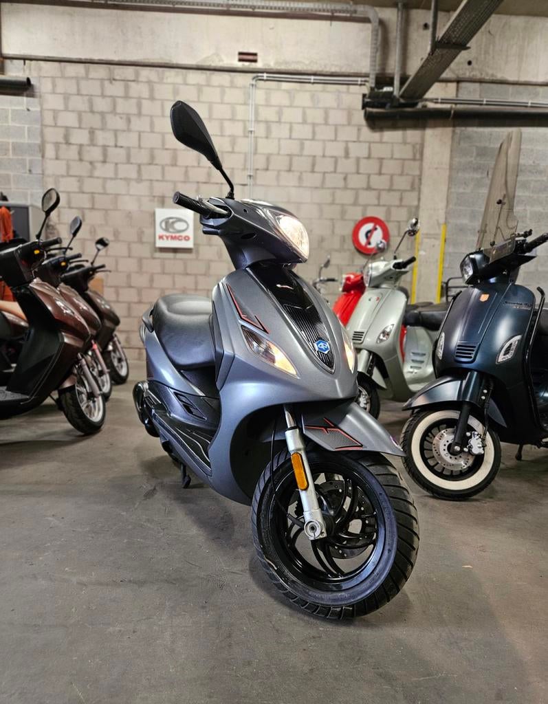 Piaggio New Fly Matt Gray 50cc Classe A 4 temps 2014 - 13 22, Enlèvement ou Envoi, Utilisé, Fly, Classe A (25 km/h)