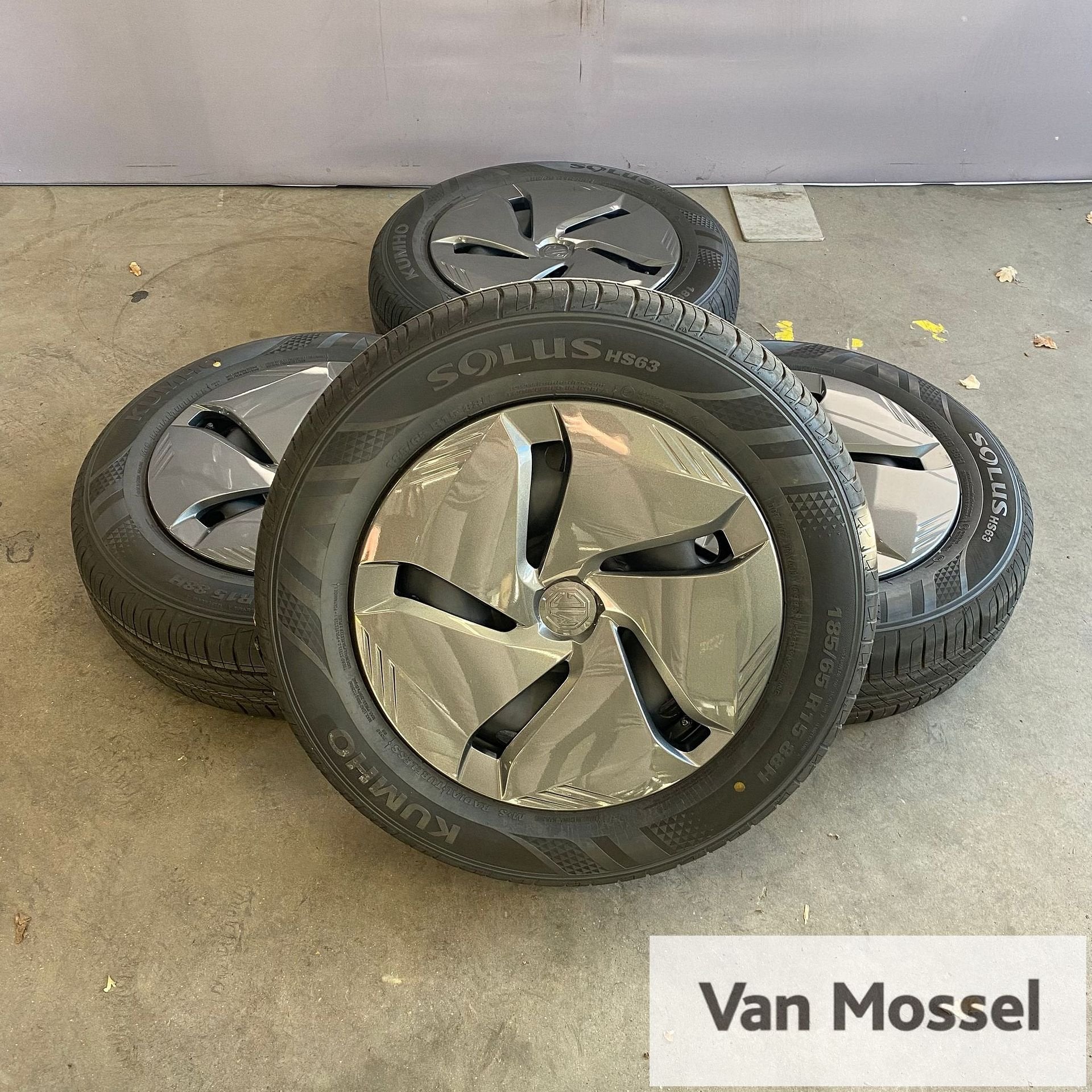 MG 3 Kumho Solus HS63 185/65/R15 88H REEDIJK, Auto-onderdelen, Banden en Velgen, Gebruikt, 15 inch, -, -