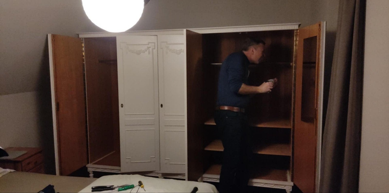 Rustieke stevige kleerkast 5-deurs wit, Huis en Inrichting, Ophalen, Met deur(en), Zo goed als nieuw, 200 cm of meer