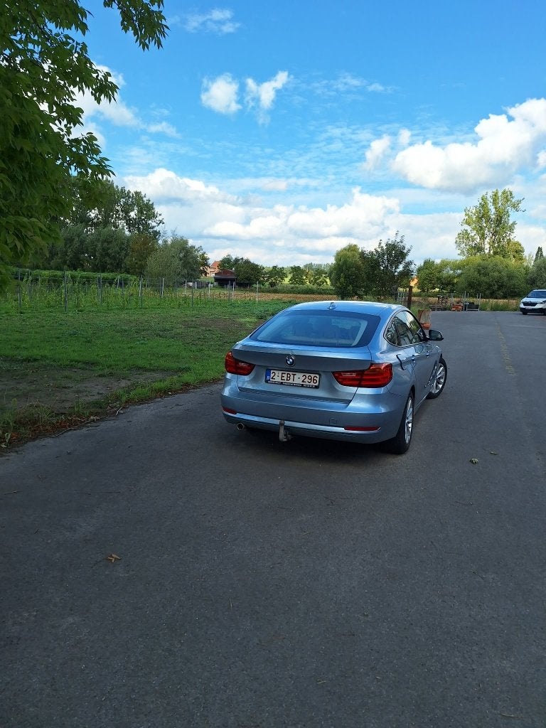 BMW 318d Gran Turismo – 2015 – Automaat – Euro 6b - 220k, Autos, Cuir, Achat, Carnet d'entretien, 5 portes