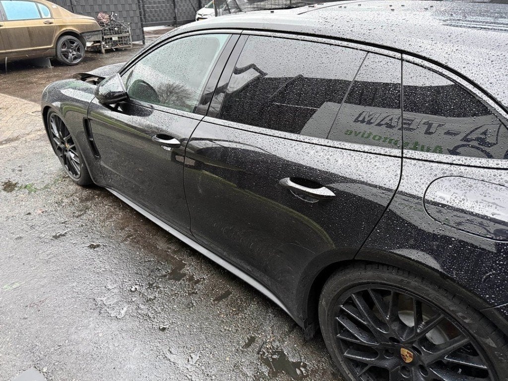 PORTIER LINKS ACHTER Porsche Panamera Sport Turismo (971H), Gebruikt, Deur, Porsche Deutschland GmbH, Porscheplatz 1
70435  Stuttgart, DE
