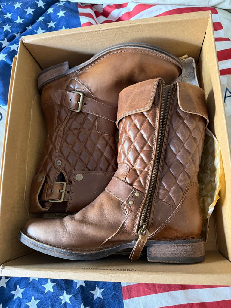 uggs zeer mooie korte laarsjes, Kleding | Dames, Schoenen, Ophalen of Verzenden, Zo goed als nieuw, Bruin