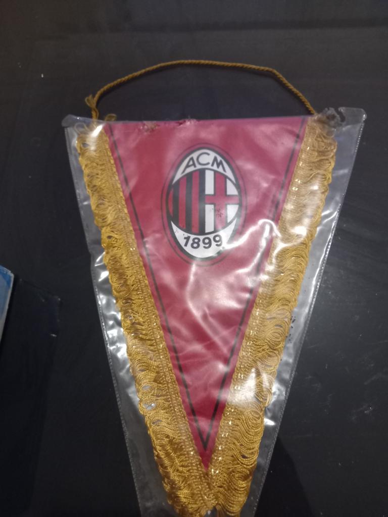 Vlag van AC Milan, Verzamelen, Ophalen