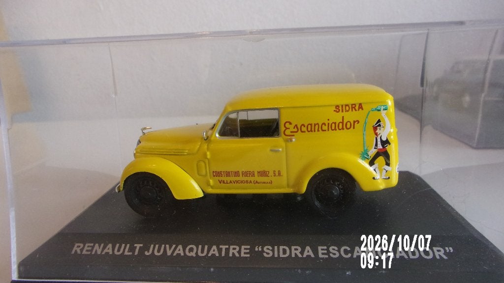 RENAULT JUVA 4 VAN "ESCANCIADOR" 1/43 COMME NEW,VITRINE, Hobby & Loisirs créatifs, Enlèvement ou Envoi, Comme neuf, Voiture, Autres marques