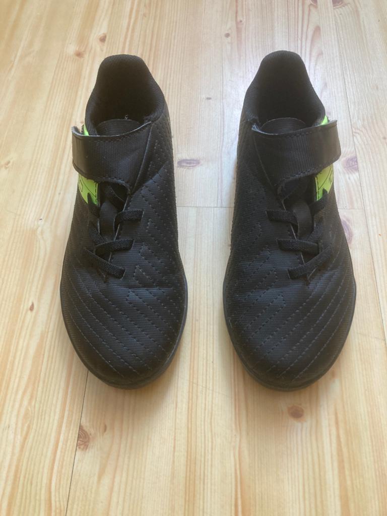 Chaussures de foot, Sport en Fitness, Voetbal, Ophalen of Verzenden, Zo goed als nieuw, Schoenen