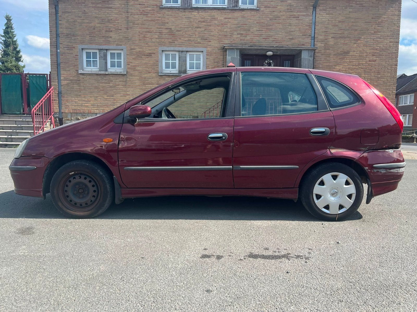 NISSAN Almera Tino 1.8i, Achat, Entreprise, Boîte manuelle, Noir