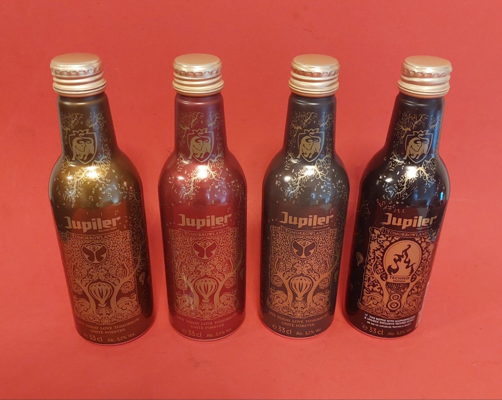 4 flessen Jupiler Tomorrowland-bier uit 2016, Verzamelen, Ophalen of Verzenden, Zo goed als nieuw, Flesje(s), Jupiler