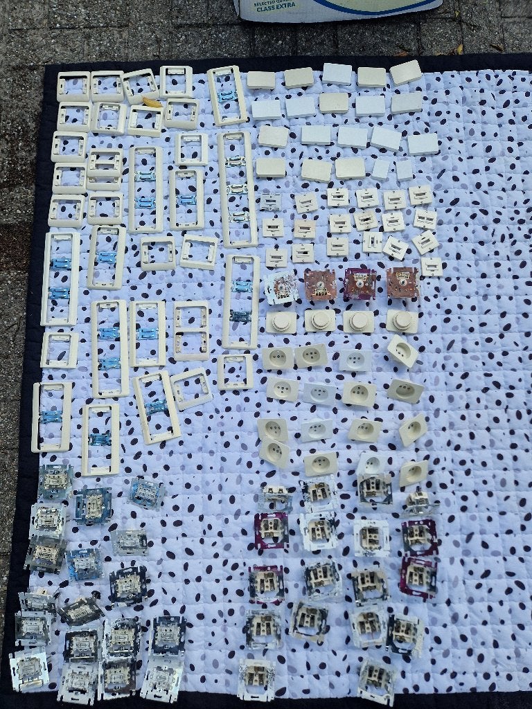 Lot Niko Schakelmateriaal incl. 4 Dimmers, Enlèvement, Utilisé, Autres marques, Autres types