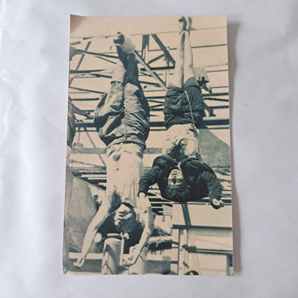 Carte photo historique accrochée Mussolini WW2, Enlèvement ou Envoi