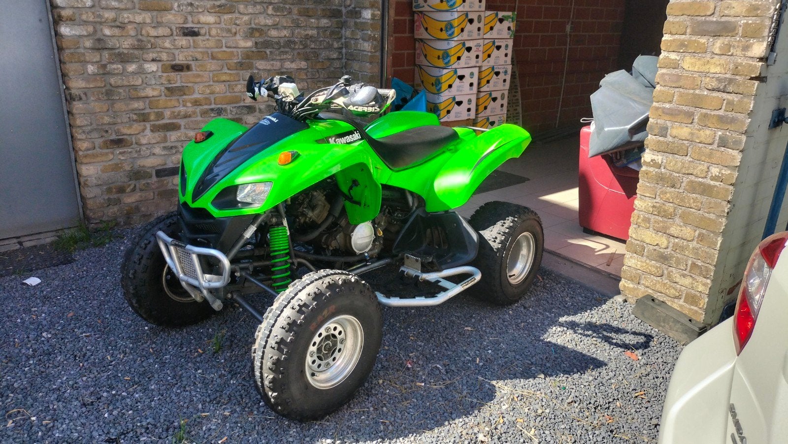 kawasaki kfx 700, Motoren, 2 cilinders, 697 cc, 12 t/m 35 kW