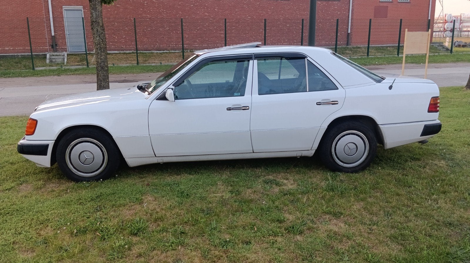 Mercedes-Benz W124 E300 Turbo Diesel Automaat Eerste eigenaa, foto 2