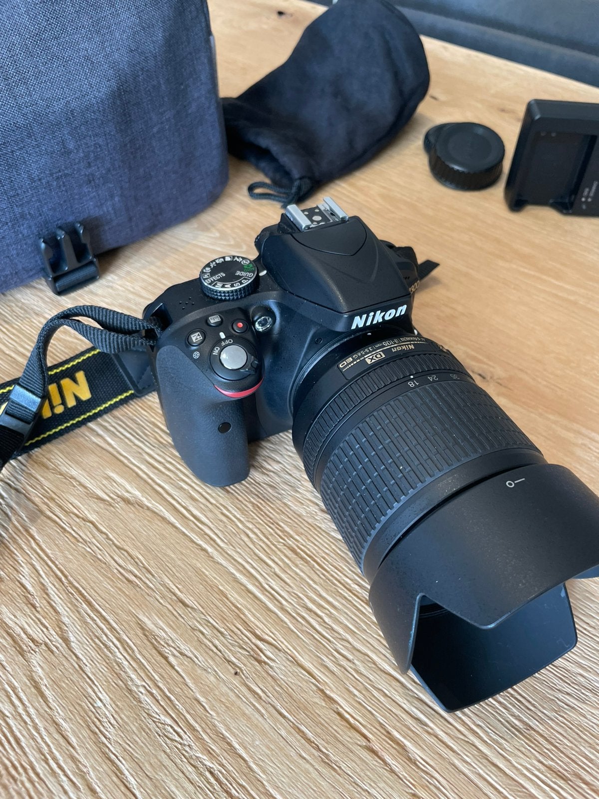Nikon D3300 spiegelreflexcamera, TV, Hi-fi & Vidéo, Sans zoom optique, Pare-soleil, Enlèvement ou Envoi, Comme neuf