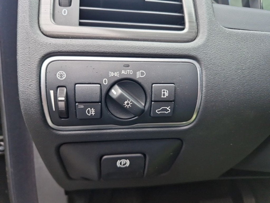 INTERRUPTEUR D'ECLAIRAGE Volvo V70 (BW) (01-2007/04-2016), Info@volvocars.com, Volvo Car Germany GmbH, Siegburger Straße 229
50679  Köln, DE