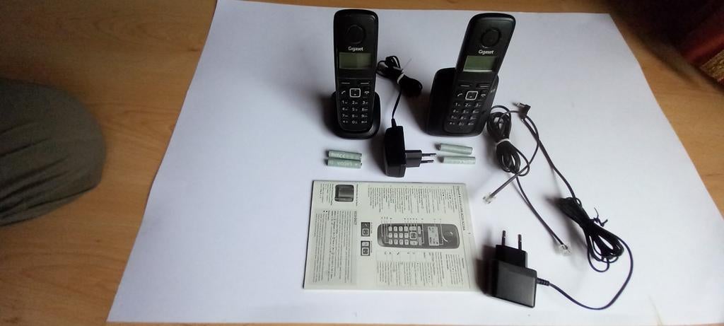 Combinés GIGASET 2 téléphones fixes, Télécoms, Téléphones fixes | Combinés & sans fil, Utilisé, 2 combinés, Enlèvement