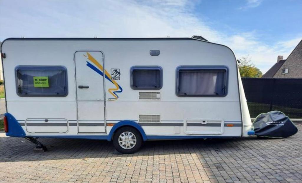 Knaus 450 TK - Ideale lichte gezinscaravan met stapelbed, Rondzit, 750 - 1000 kg, Particulier, Koelkast