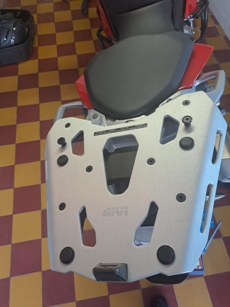 Support top casse givi bmw s1000xr, Motos, Enlèvement ou Envoi