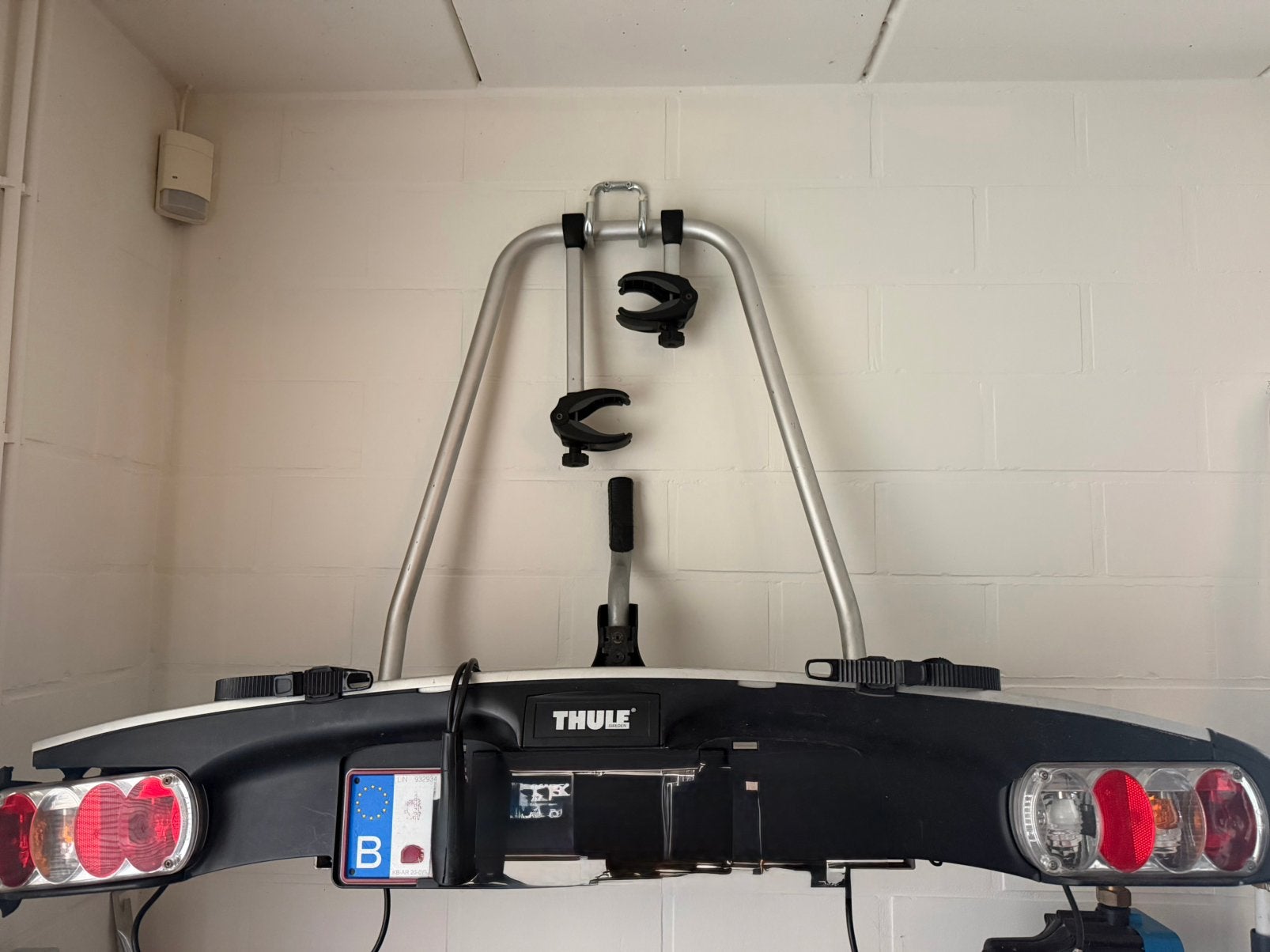 Thule kantelbare fietsendrager, Auto diversen, Fietsendragers, Ophalen, Gebruikt, Elektrische fiets, 2 fietsen