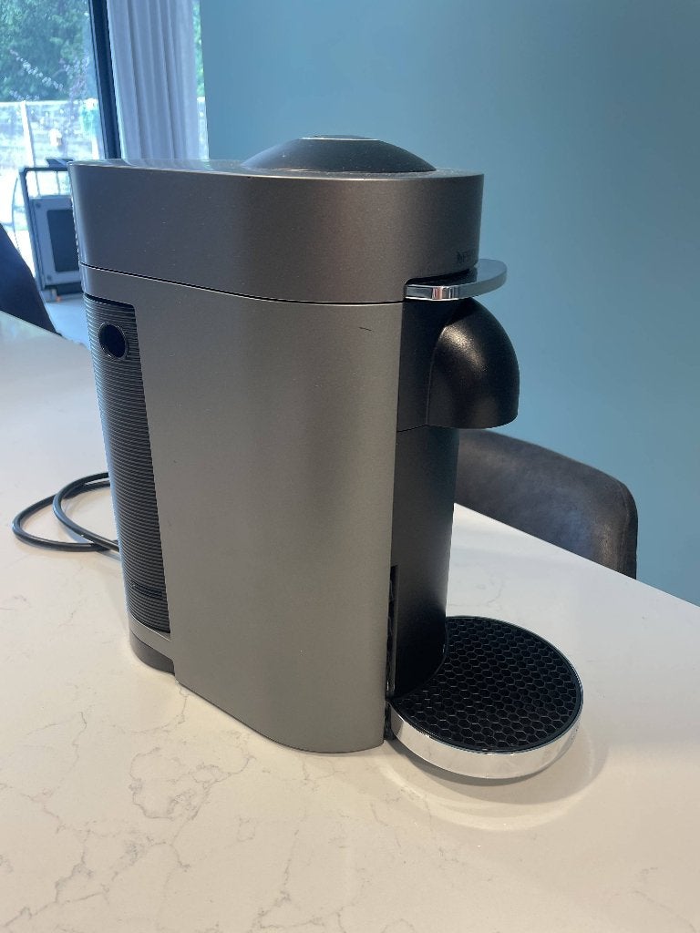 Magimix Nespresso Vertuo Plus Zwart, Machine à espresso, Réservoir d'eau amovible, Dosettes et capsules de café, Utilisé