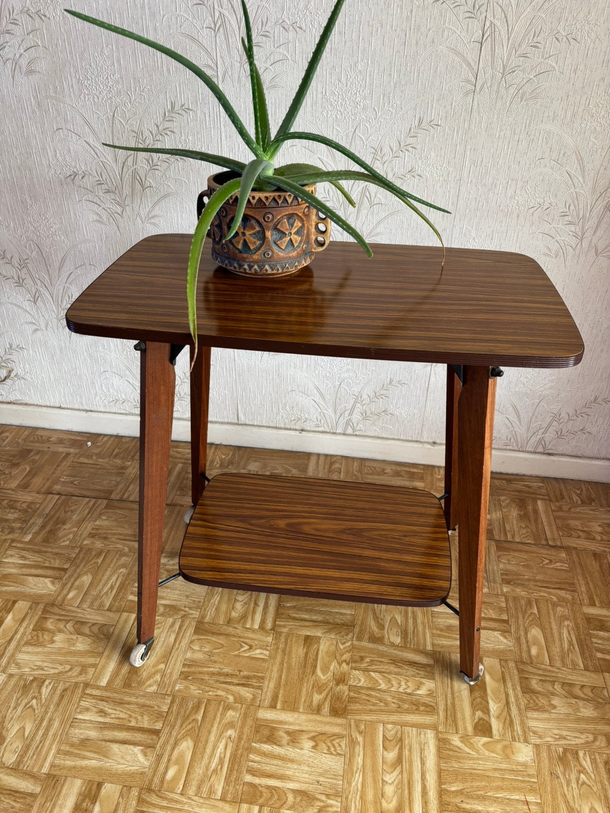 Vintage bijzettafel mid-century serveertafel formica, Ophalen, Gebruikt, Mid century, 55 tot 75 cm