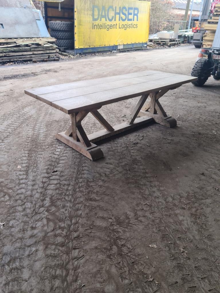 Table, table du monastère, Enlèvement