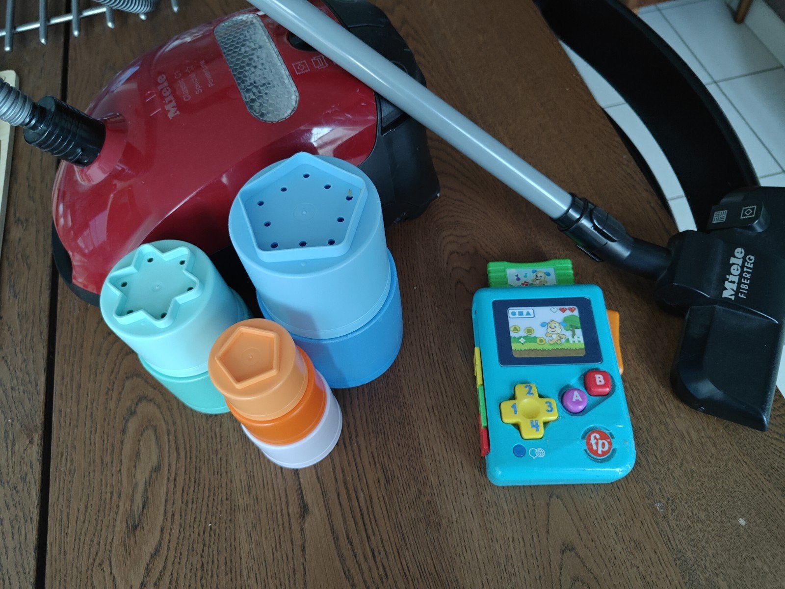Miele speelgoedstofzuiger + PVC Stapeltoren + speelgameboy, Ophalen