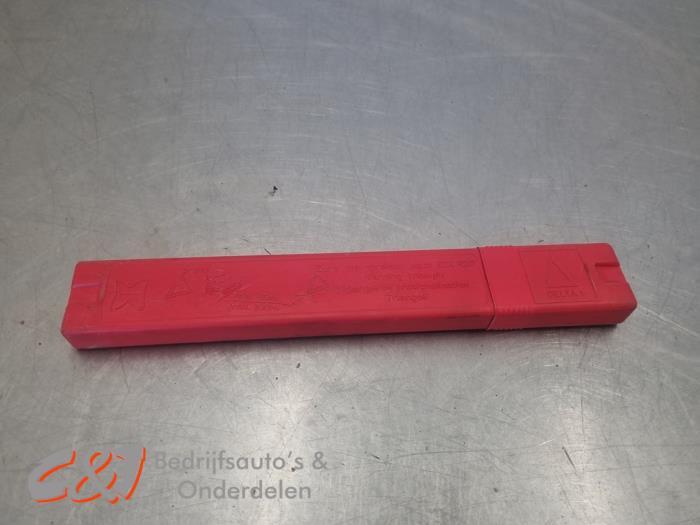 Triangle de présignalisation d'un Volkswagen Transporter, Volkswagen, -, 3 mois de garantie, Utilisé