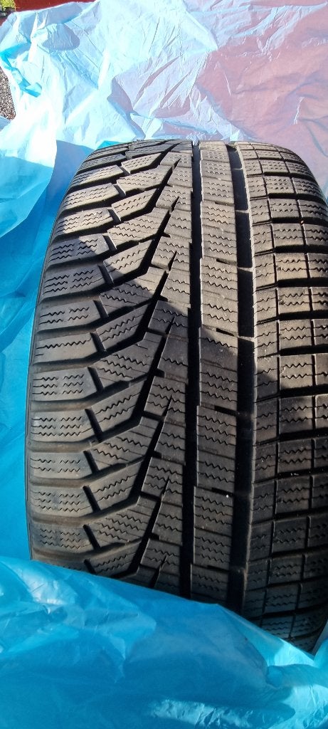 Pneus hiver 225/45 R18 95V, Pneus hiver, Véhicule de tourisme, Enlèvement, Utilisé