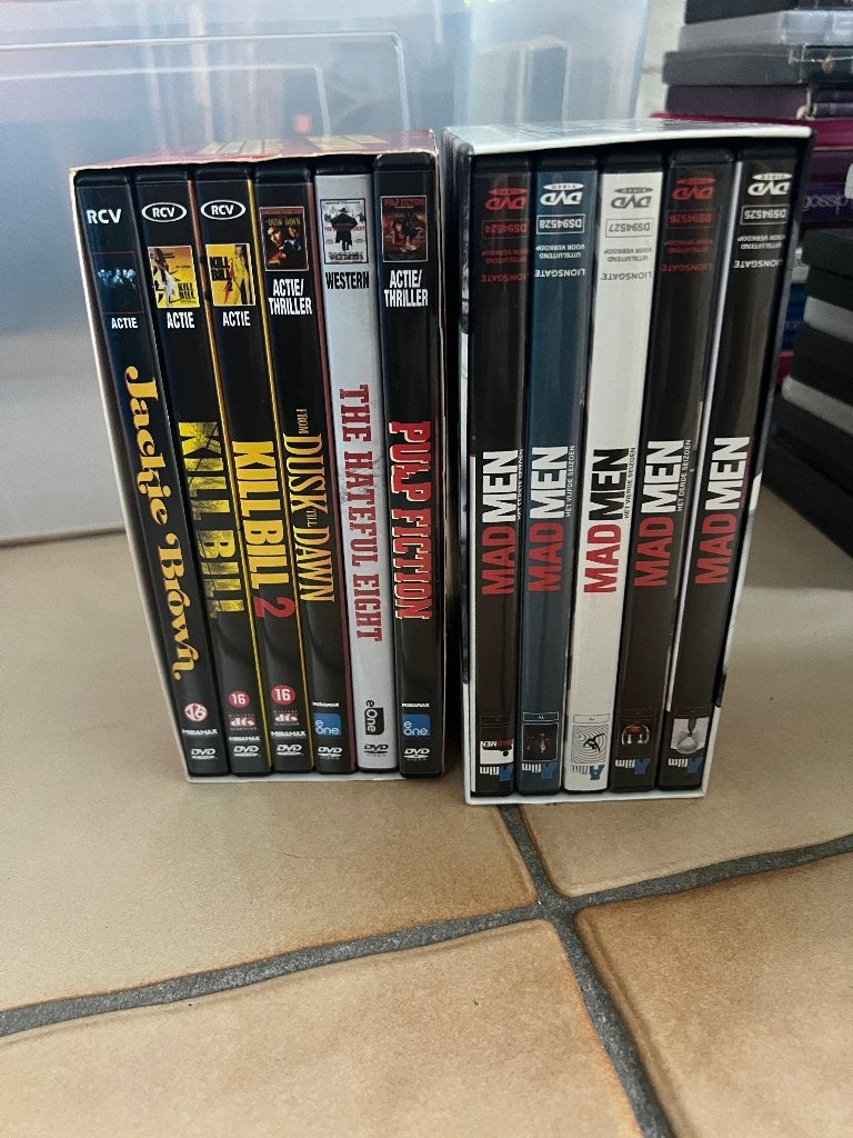 90+ dvd-collectie + plastic opbergbak, Alle leeftijden, Ophalen, Zo goed als nieuw