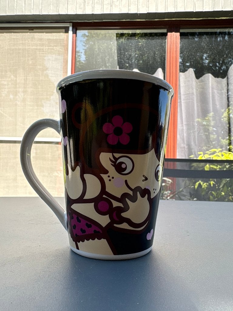 Grande tasse colorée « Oooh... C'est Cheeky ! » — Chibi, Maison & Meubles, Cuisine | Vaisselle, Enlèvement ou Envoi, Neuf, Céramique