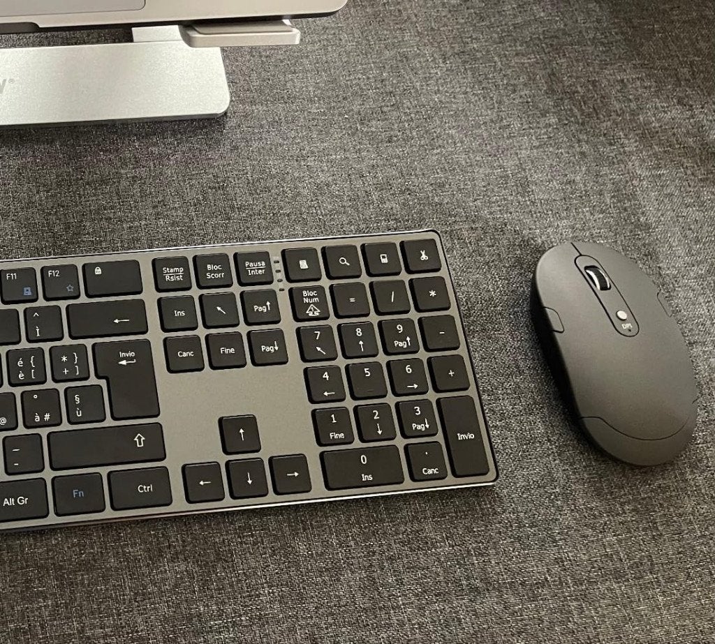 Zwart QWERTY oplaadbaar draadloos toetsenbord en muis, Computers en Software, Ophalen of Verzenden, Draadloos, Qwerty, Toetsenbord en muis-set