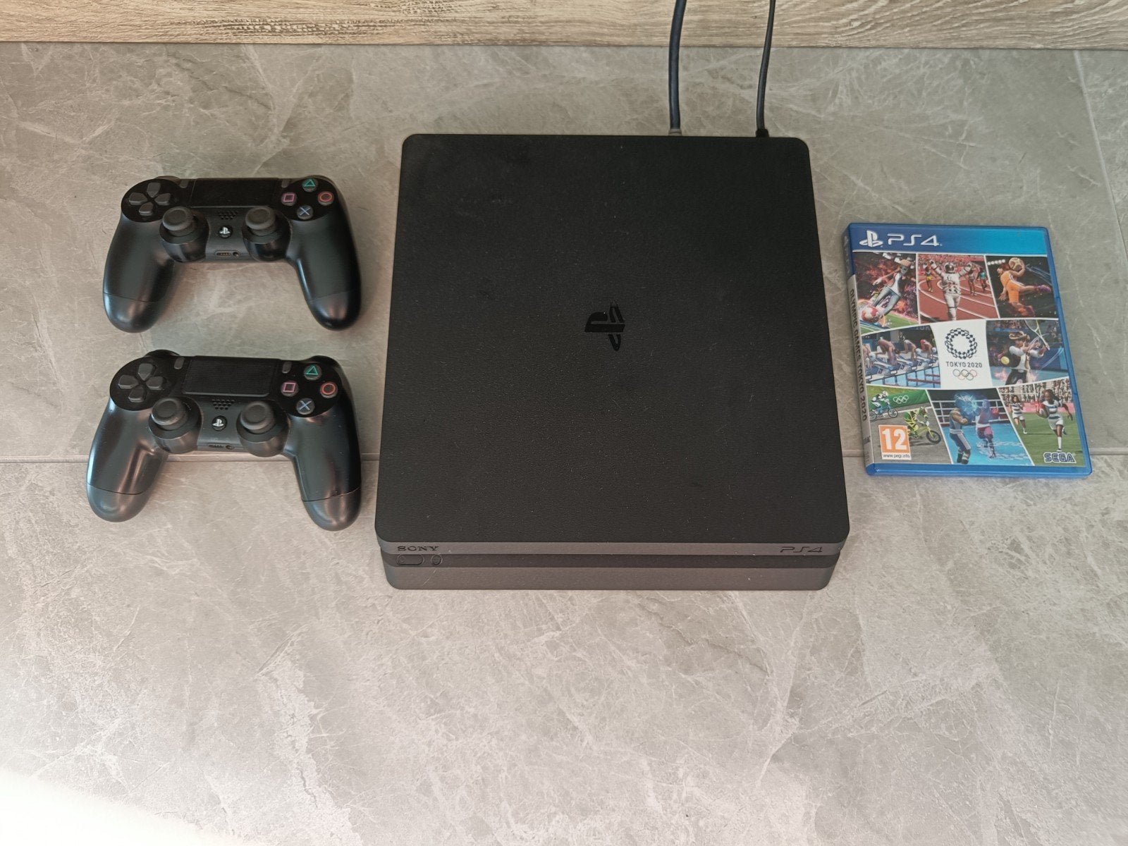 PS4 met 2 consoles en spel in zeer goede staat! met kabels, Games en Spelcomputers, Spelcomputers | Sony PlayStation 4, Ophalen of Verzenden