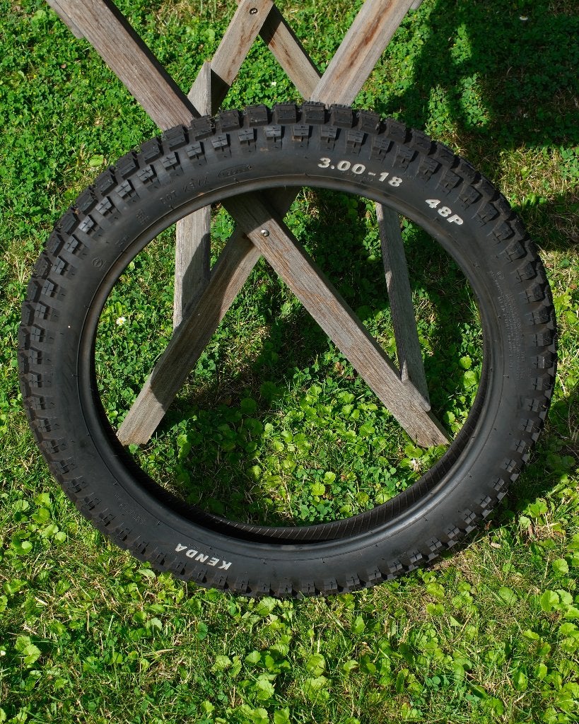 Kenda K262 Small Block 3.00-18 48P – Nieuw, nooit gebruikt, Fietsen en Brommers, Brommeronderdelen | Algemeen, Ophalen, Nieuw