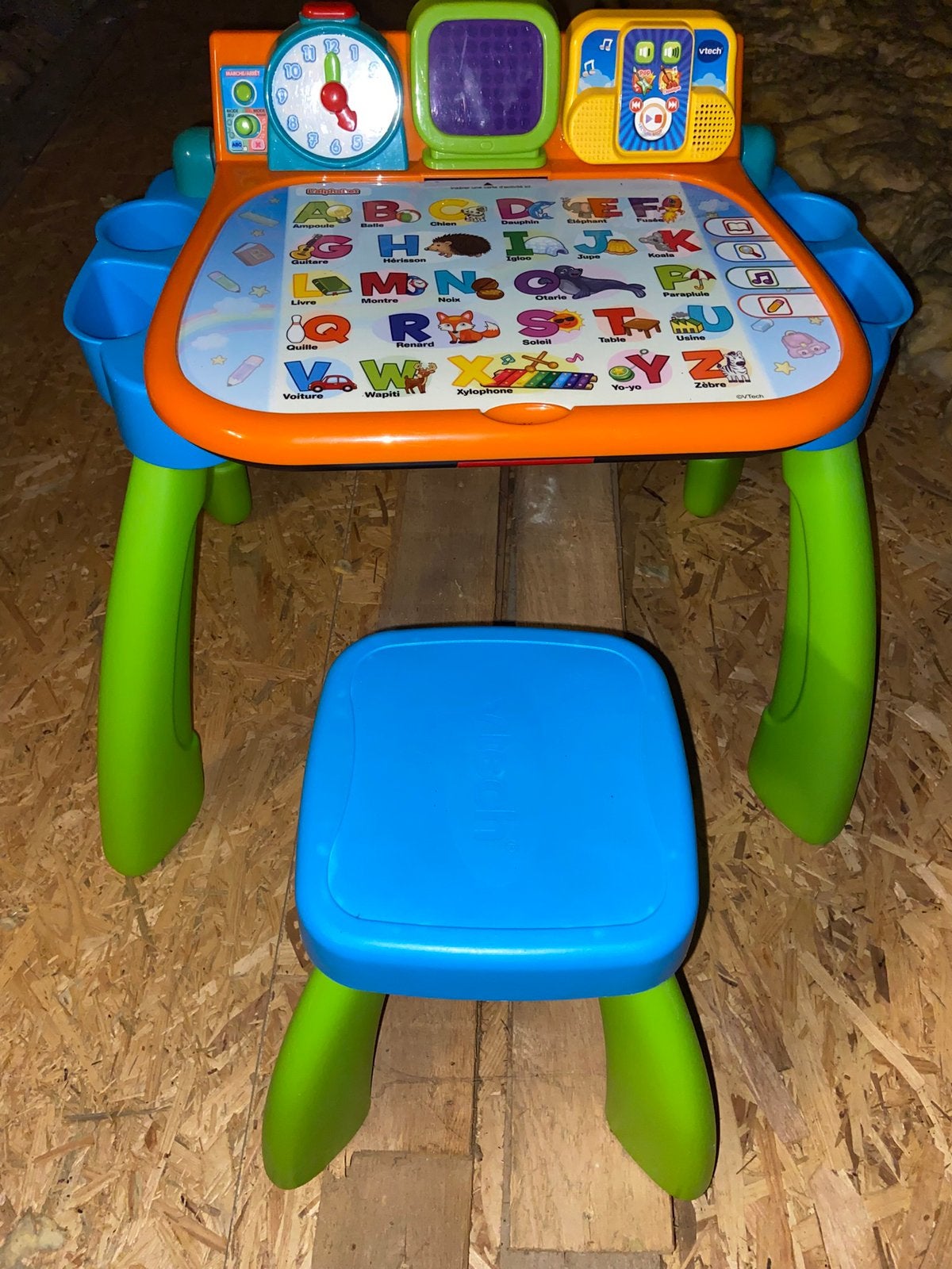 Table interactive V-Tech + tabouret, Enfants & Bébés, Enlèvement, Utilisé