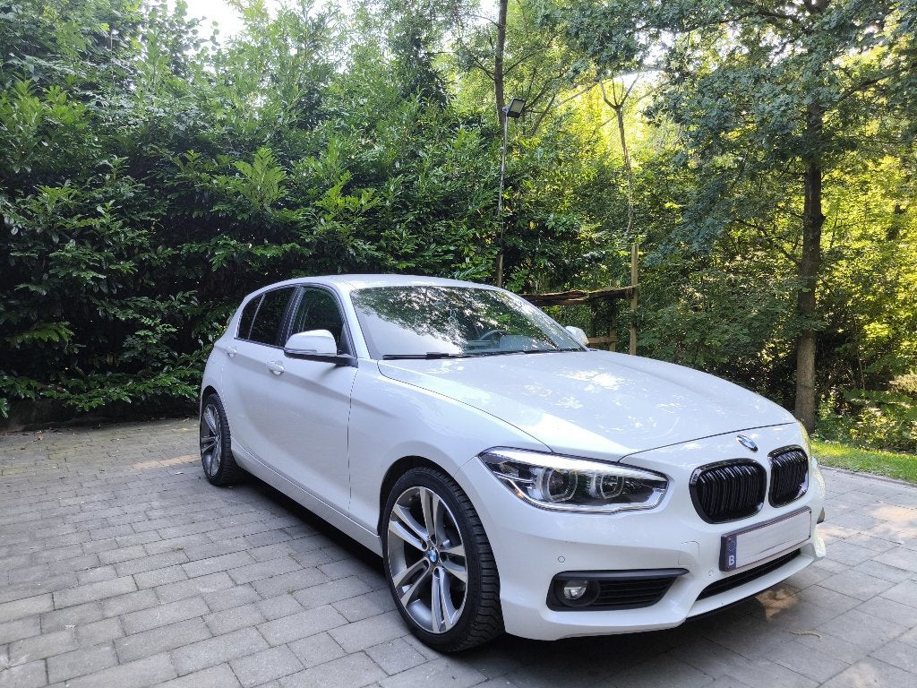 BMW | 118i (2019) | Benzine | GPS-Navigatie, Auto's, Wit, Particulier, 3 cilinders, Stadsauto