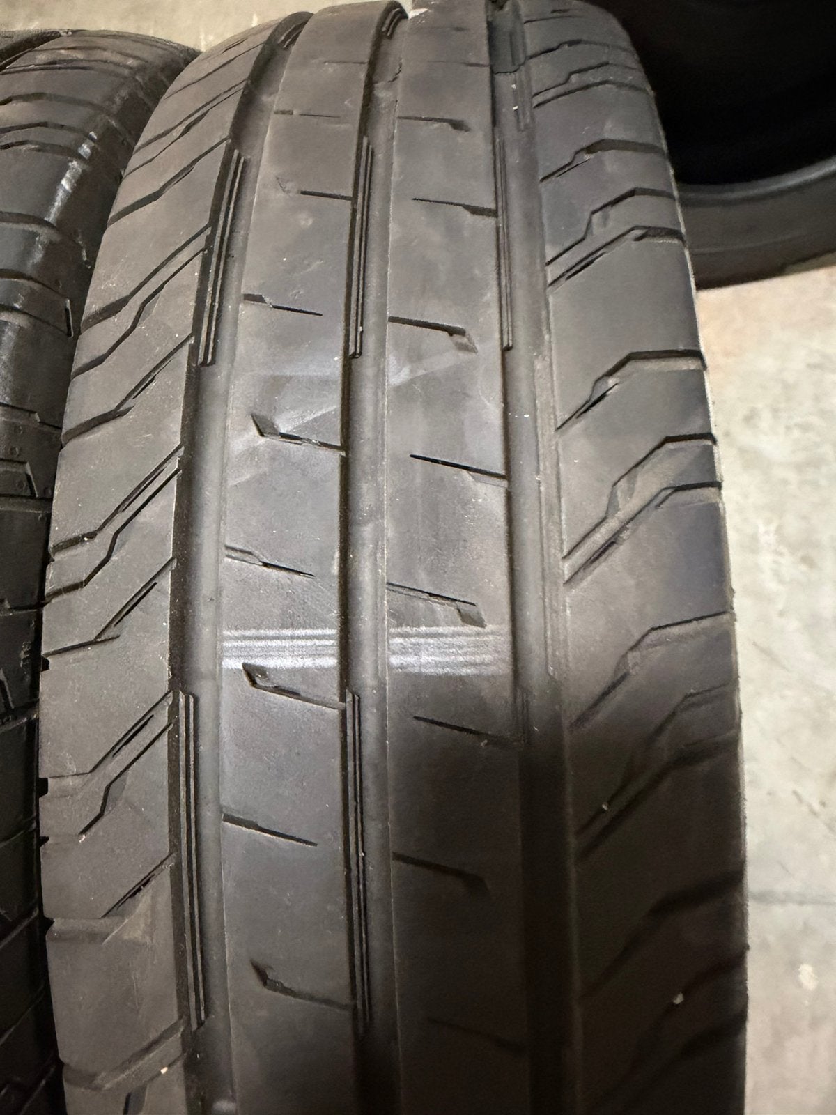 4 pneus continental Camionette 205/75R16 c, Enlèvement, Pneu(s)