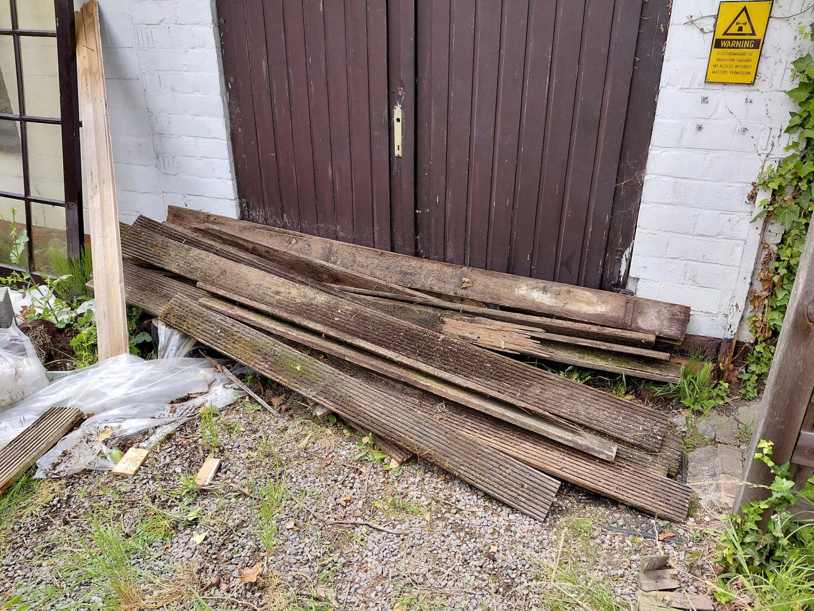 Gratis terrasplanken. Ideaal als brandhout, Ophalen, Gebruikt, Planken, Hardhout