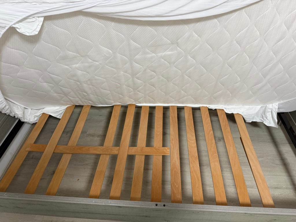 Matrass houder zonder  kindertafel en kast zonder de kleding, Ophalen, 85 tot 100 cm, Gebruikt, Lattenbodem