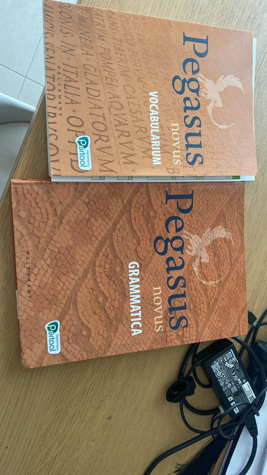 Pegasus boeken Latijn vocabularium en grammatica, Livres, Livres scolaires, Enlèvement, Comme neuf, Secondaire, Latin