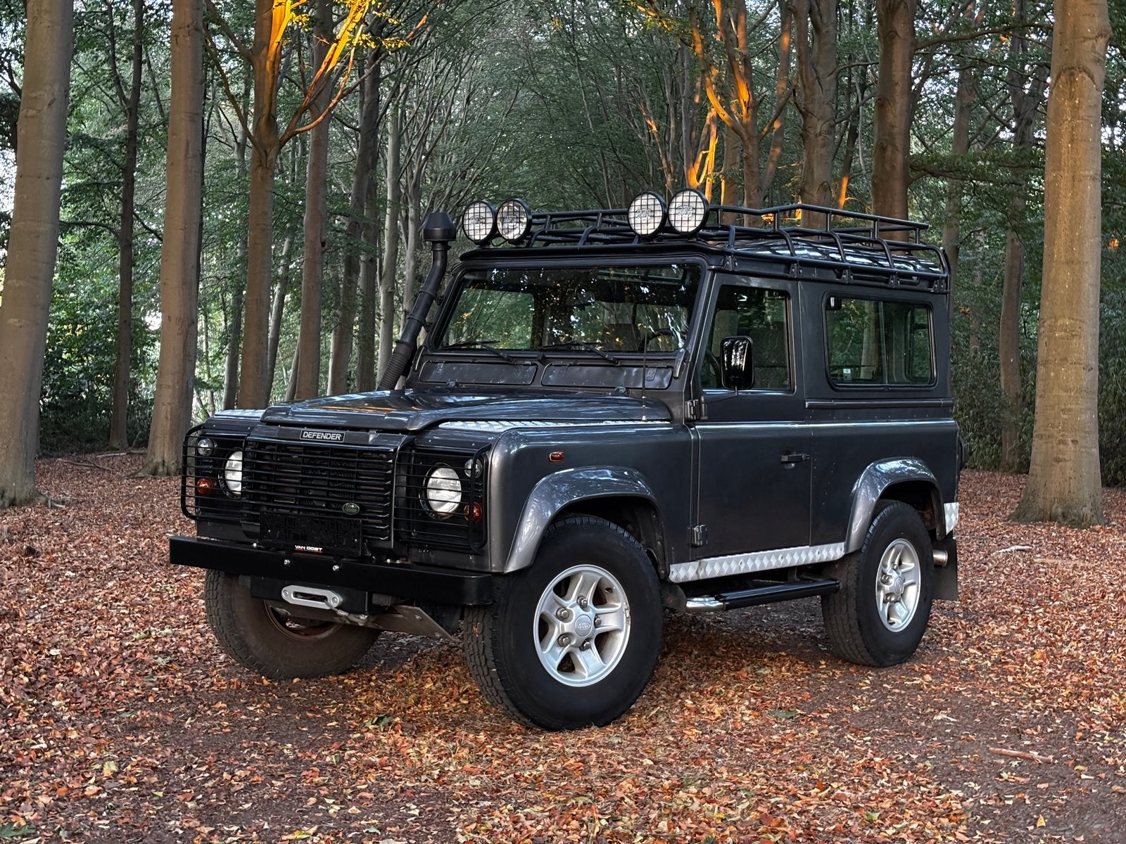 Land Rover Defender 90 TD5 – 2003 – 96.000 km, Zwart, Vierwielaandrijving, SUV of Terreinwagen, Zilver of Grijs