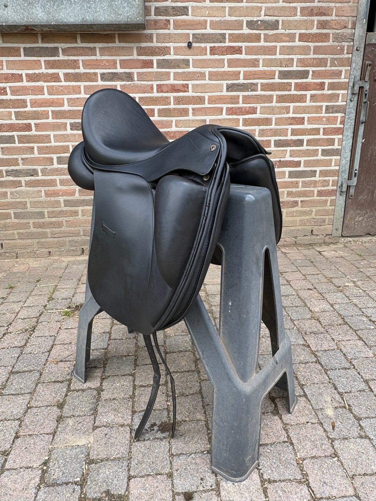 Dressuurzadel, Animaux & Accessoires, Chevaux & Poneys | Selles, Enlèvement, Comme neuf, Dressage