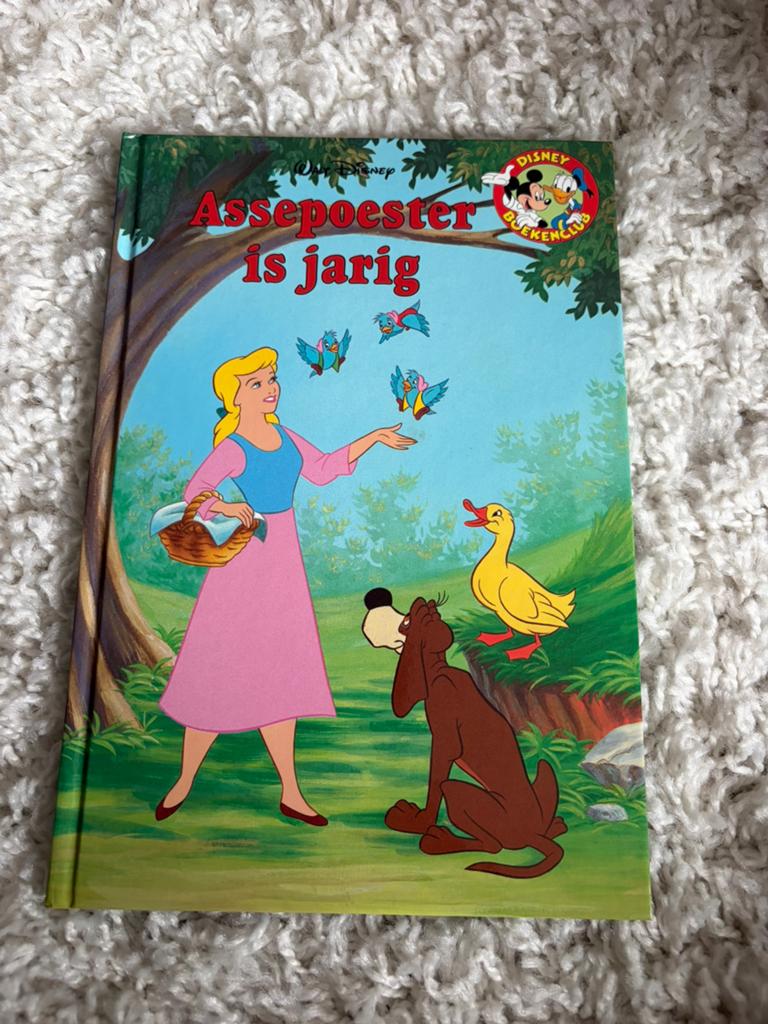 Disney boekenclub - Assepoester is jarig, Ophalen of Verzenden, Gelezen, Jongen of Meisje, Fictie algemeen