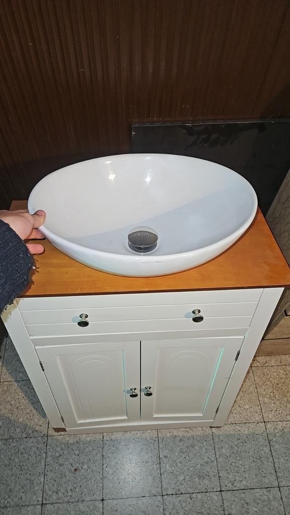 Kastje met lavabo, Ophalen