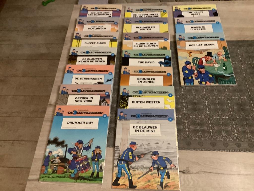 De Blauwbloezen populairste strips (2014), Ophalen of Verzenden, Zo goed als nieuw, Cauvin., Meerdere stripboeken