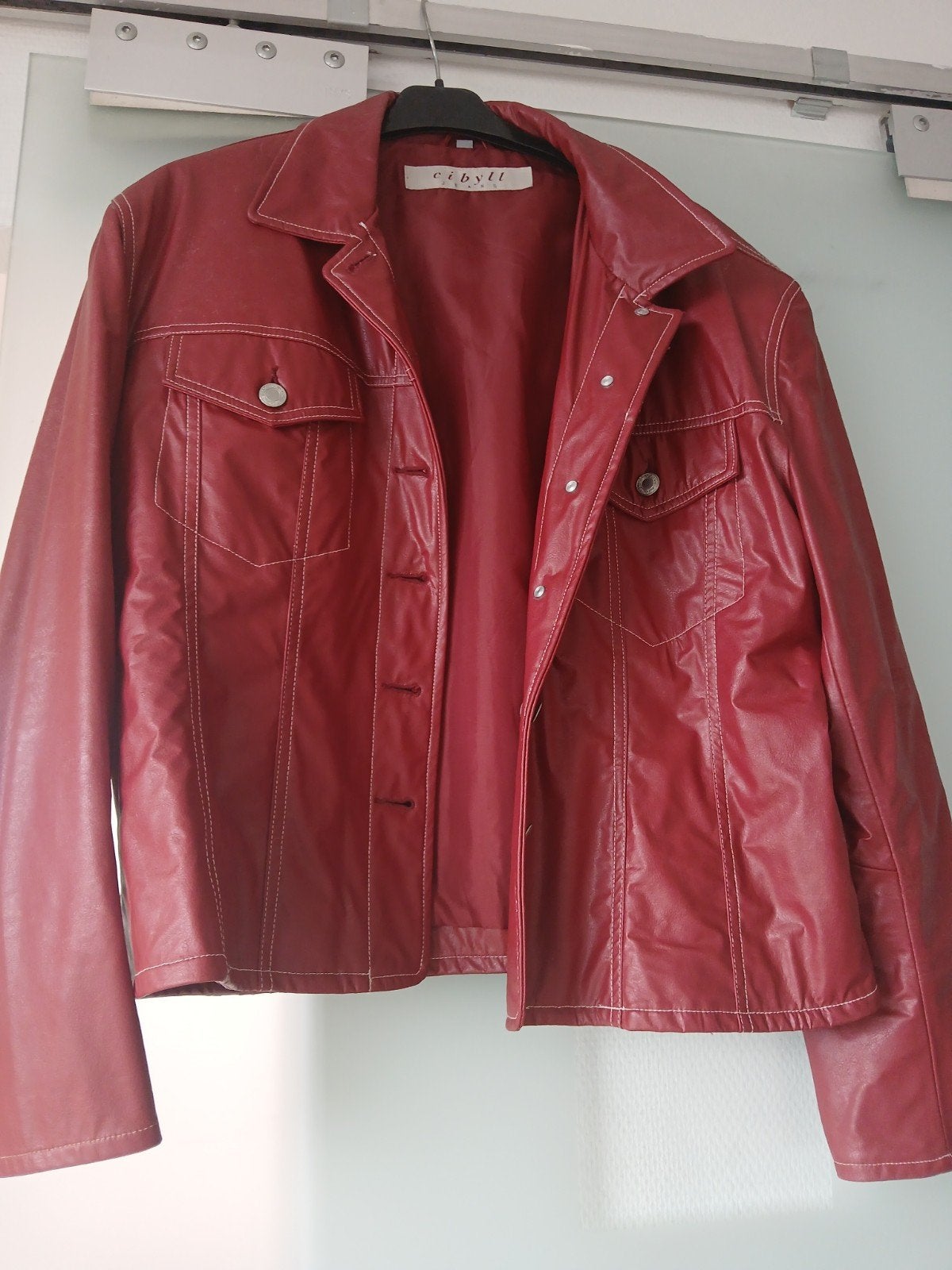 veste bordeau, Enlèvement