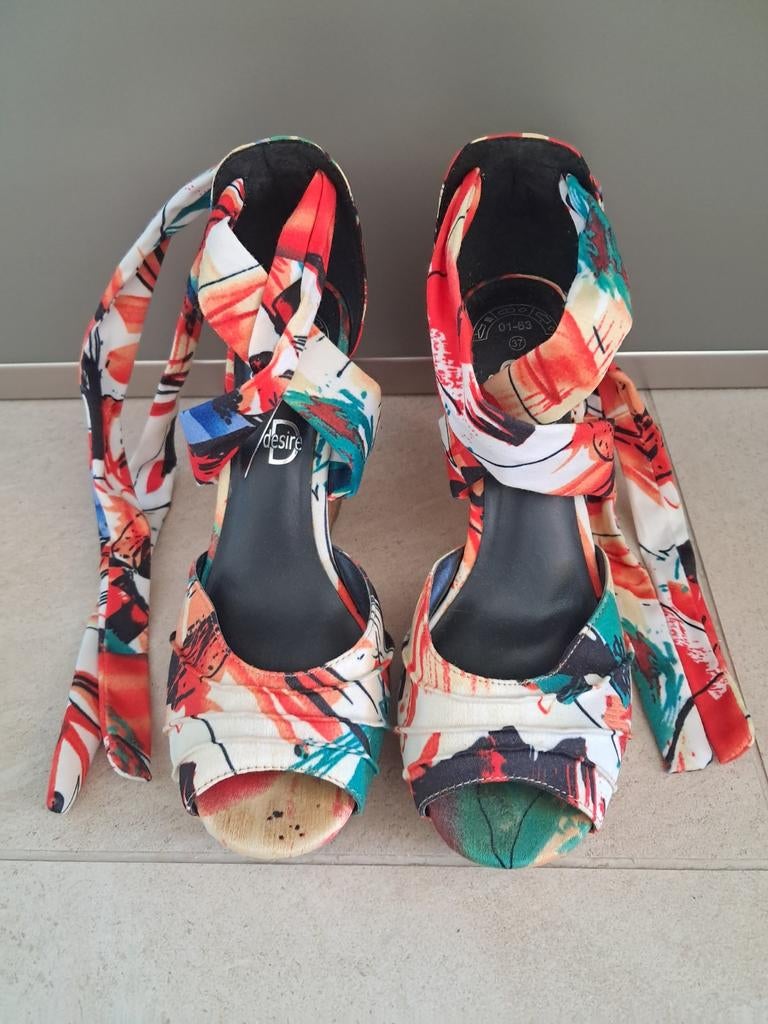 Kleurrijke sandalen met sleehak maat 37, Secret Desire, Ophalen of Verzenden, Zo goed als nieuw