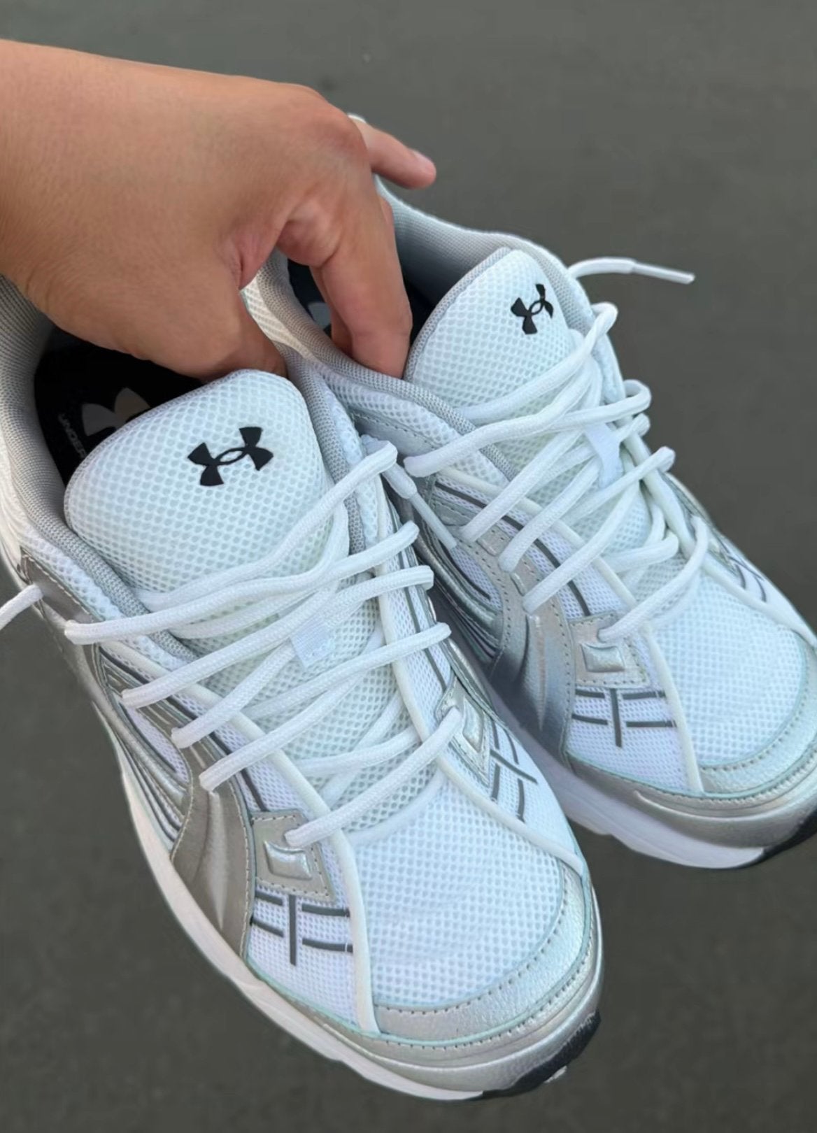 Under armor x sola, Overige kleuren, Ophalen of Verzenden, Zo goed als nieuw, Sneakers